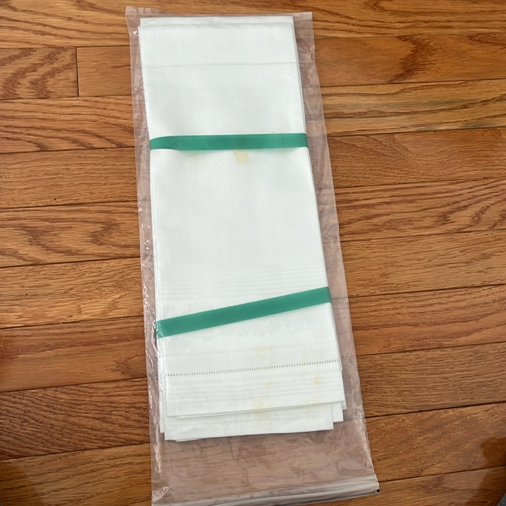 Vintage Simpson’s All Pure Linen Set of 4 White Irish Linen Patterned Napkins - Picture 4 of 9